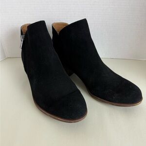 Lucky Brand Black Ankle Boots lp-barough 10M
Some interior peeling exterior nice